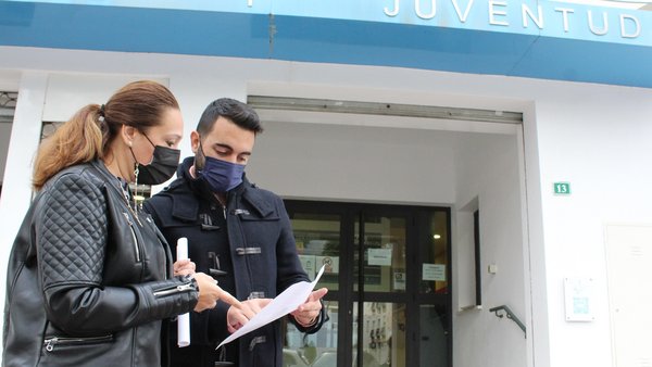 Bravo-y-Martín-en-la-sede-de-la-Concejalía-de-Juventud